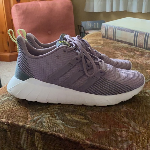 Women’s Adidas size 7 - Picture 3 of 5